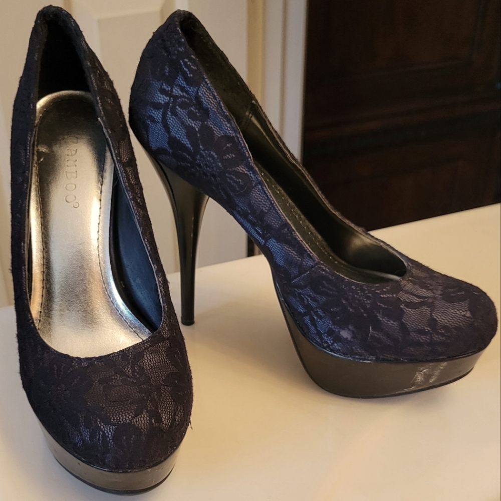 Pretty black lace platform heels, sz 7